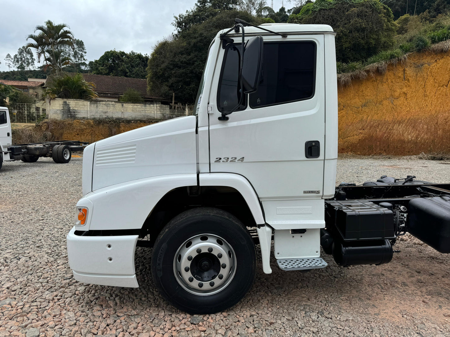 MB 2324 Truck