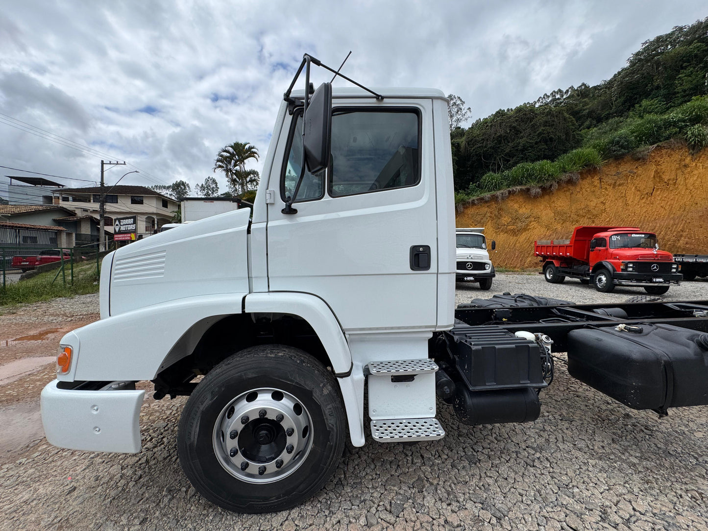 CAMINHAO MERCEDES BENZ 2324 2012 REDUZIDO 499 MIL RODADOS