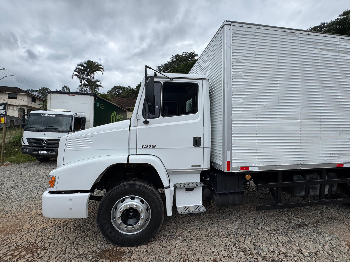 MERCEDES BENZ 1319 2013 NO BAU