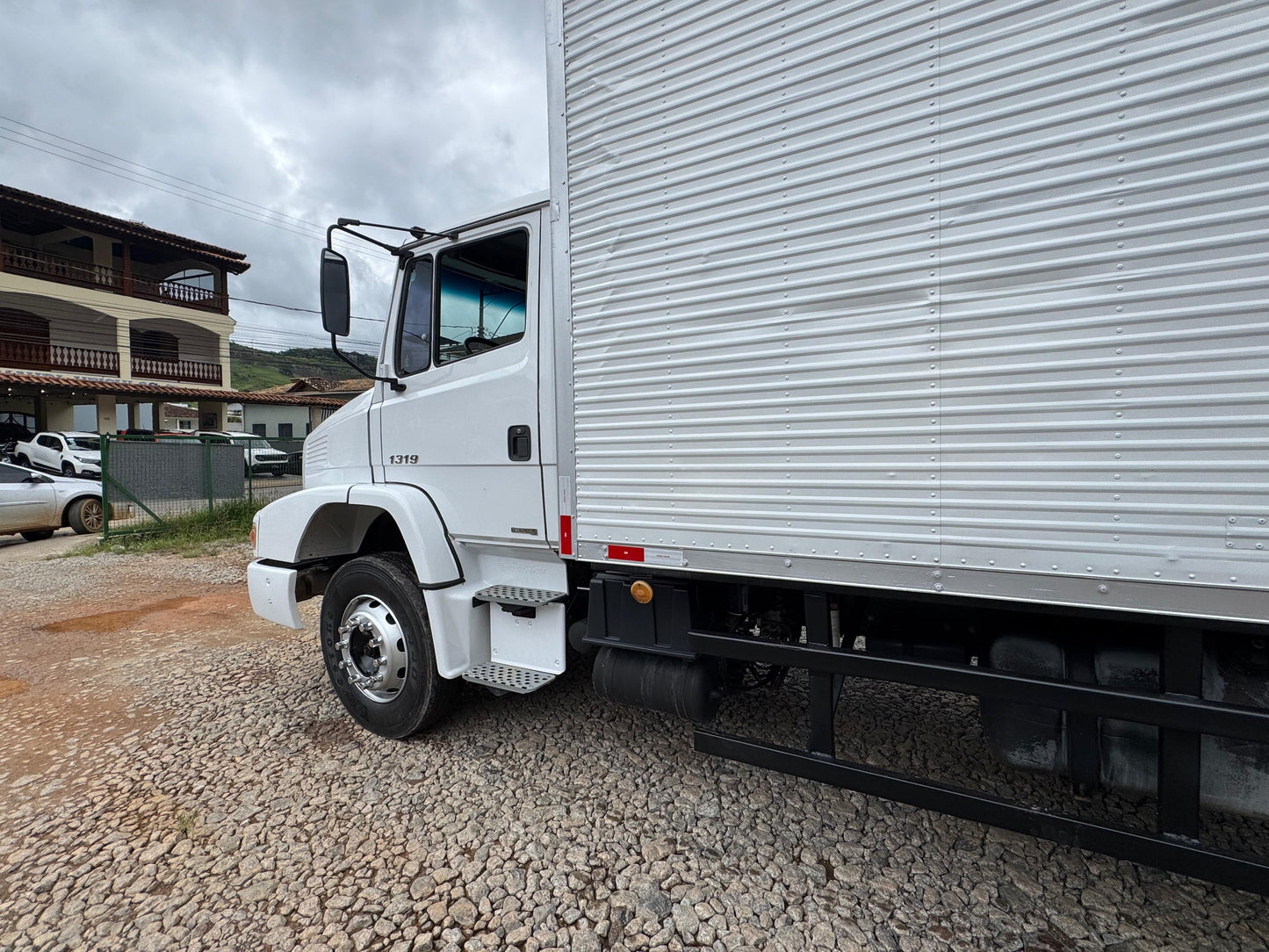 MERCEDES BENZ 1319 2013 NO BAU